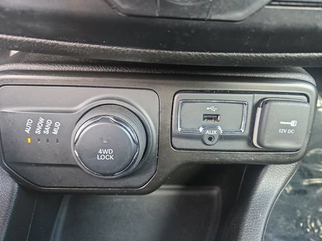 Used 2023 Jeep Renegade Latitude AWD/4WD image 26