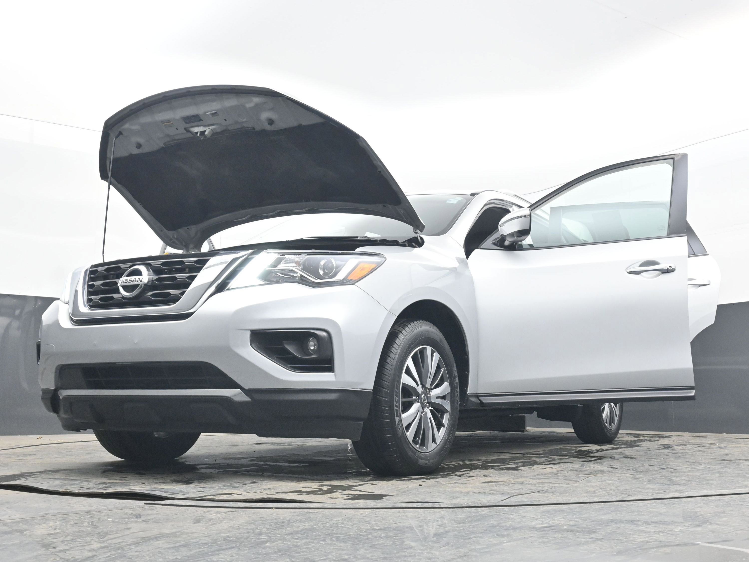 Used 2020 Nissan Pathfinder SL image 39