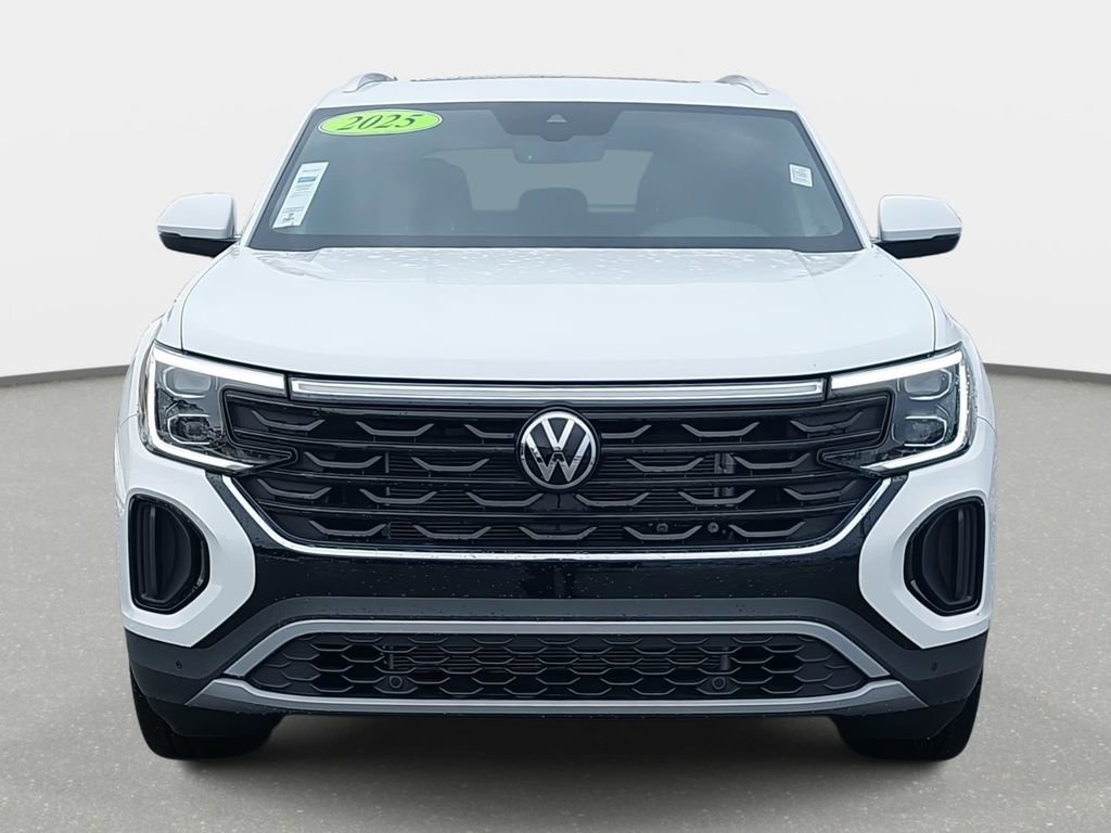 Used 2025 Volkswagen Atlas Cross Sport SE image 2