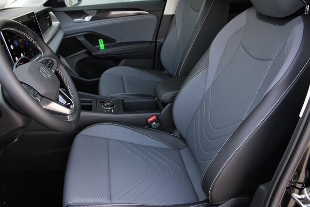 New 2025 Volkswagen Tiguan SE image 16