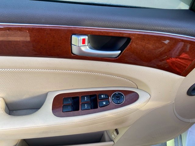 Used 2013 Hyundai Genesis 3.8 RWD image 18