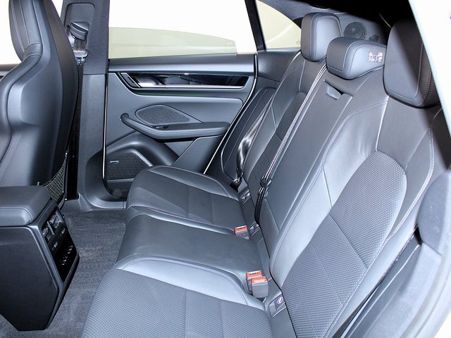 Used 2024 Porsche Macan 4 Electric image 22