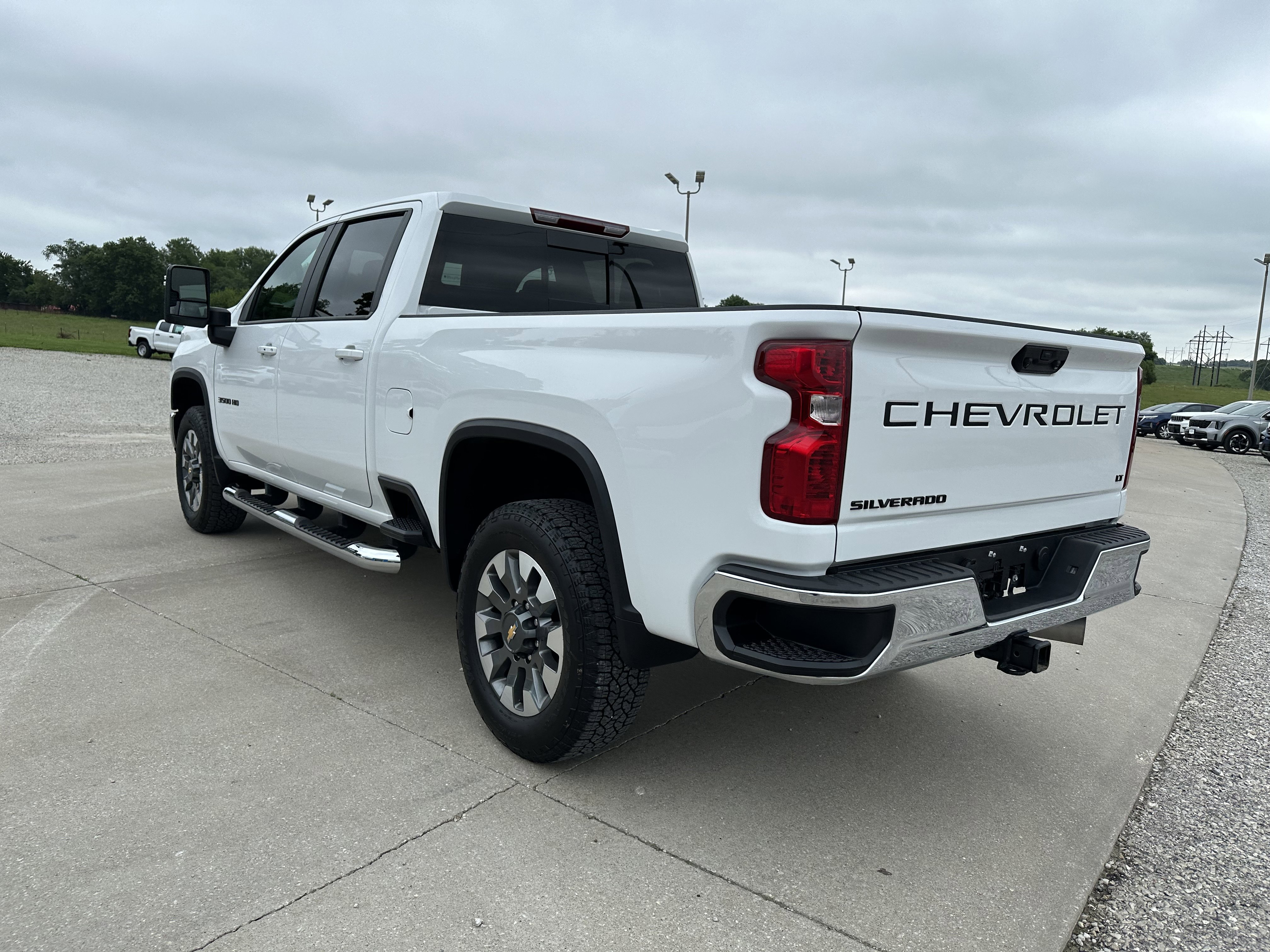 Used 2026 Chevrolet Silverado 3500 LT AWD/4WD image 5
