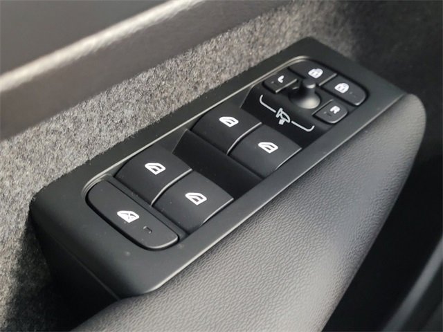 Certified 2026 Volvo XC40 B5 Core w/ Climate Package image 29