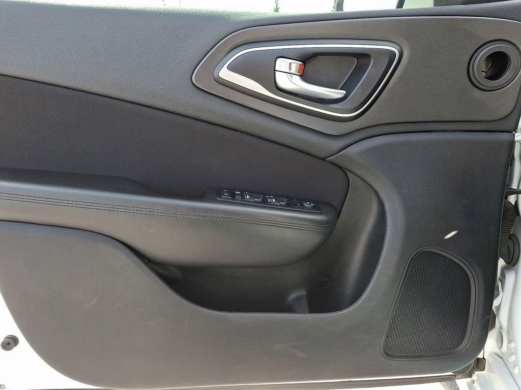 Used 2015 Chrysler 200 Limited w/ Convenience Group image 12