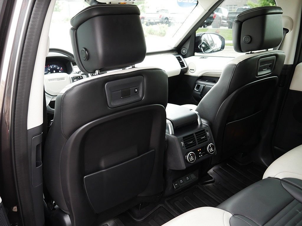 Used 2025 Land Rover Discovery Metropolitan Edition AWD/4WD image 15
