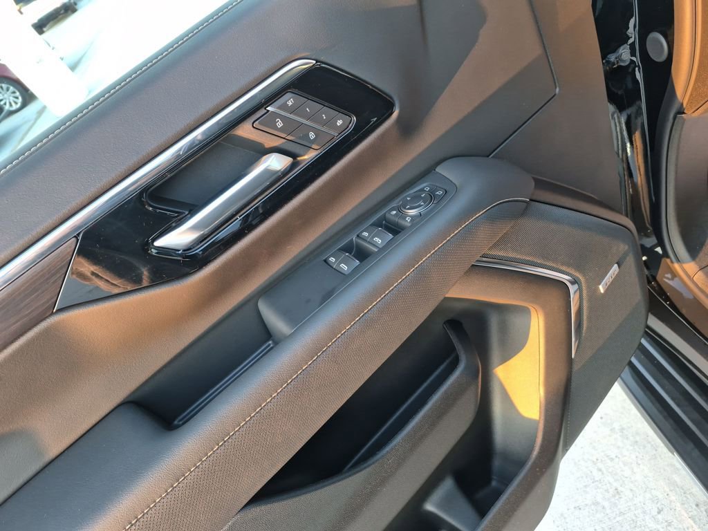 New 2026 Chevrolet Suburban Premier image 11