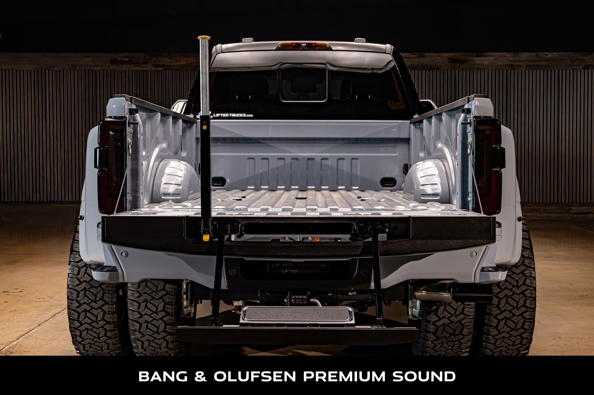 Used 2025 Ford F450 Platinum w/ FX4 Off-Road Package image 9