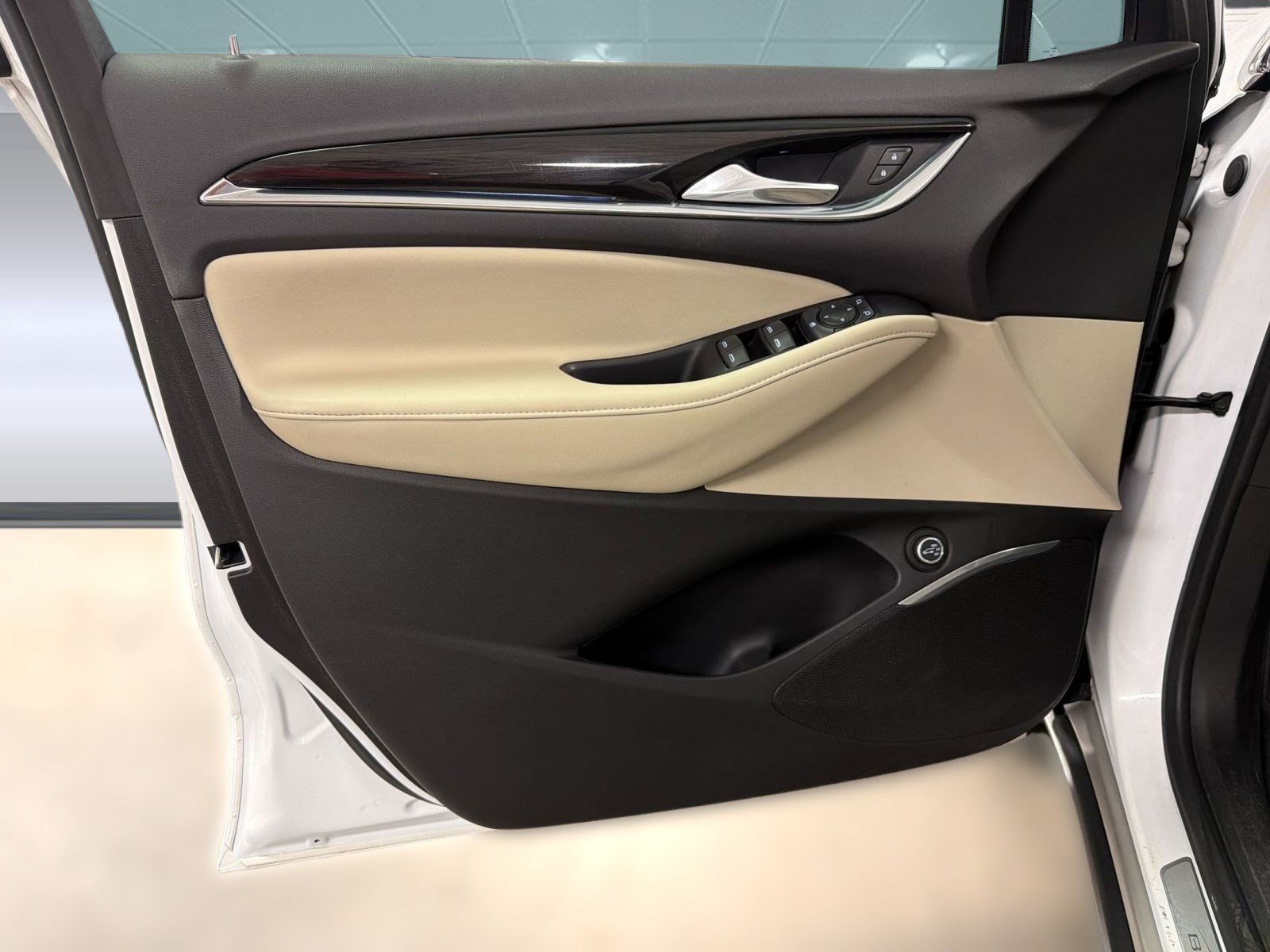 Used 2020 Buick Enclave Essence FWD image 12
