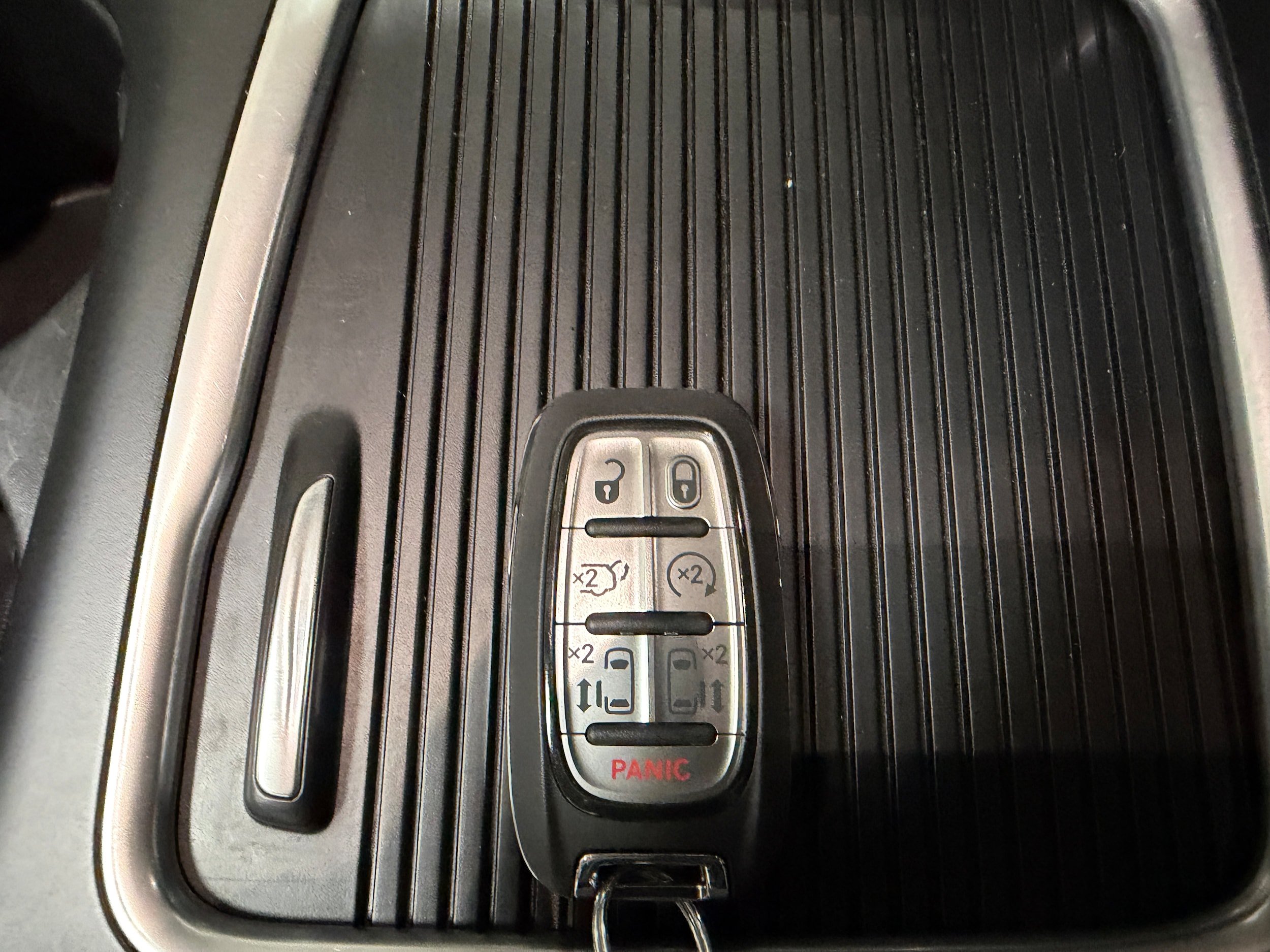 Used 2024 Chrysler Pacifica Touring-L FWD image 38