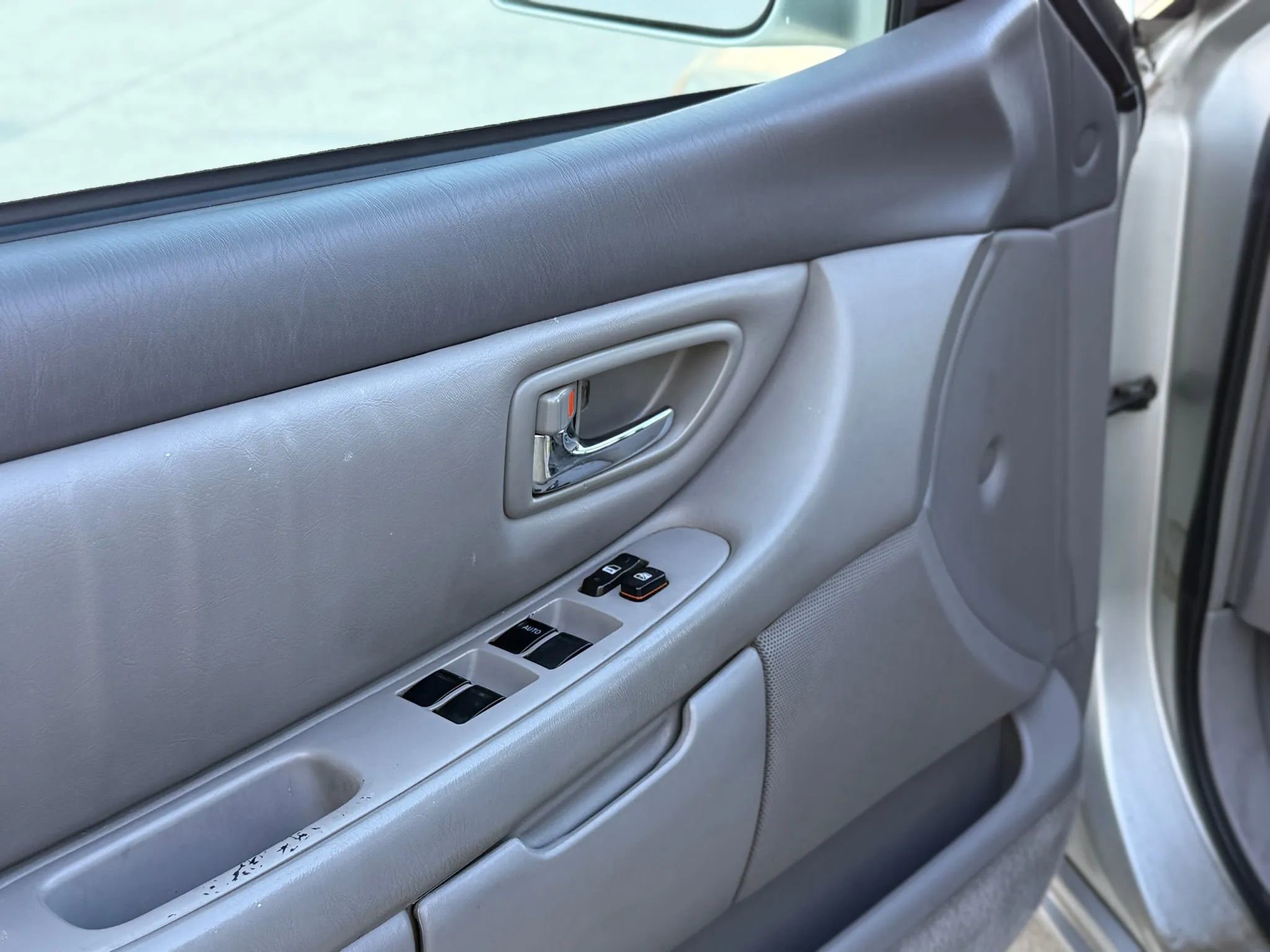 Used 2000 Toyota Avalon XL image 14