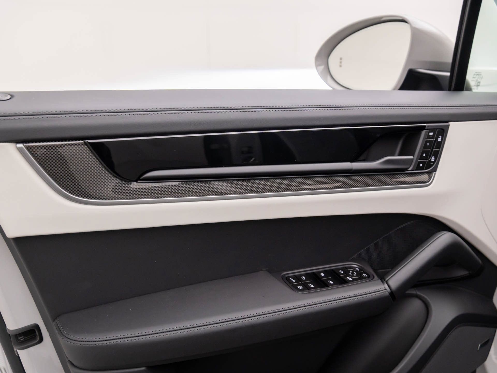 New 2026 Porsche Cayenne E-Hybrid Coupe AWD/4WD image 14