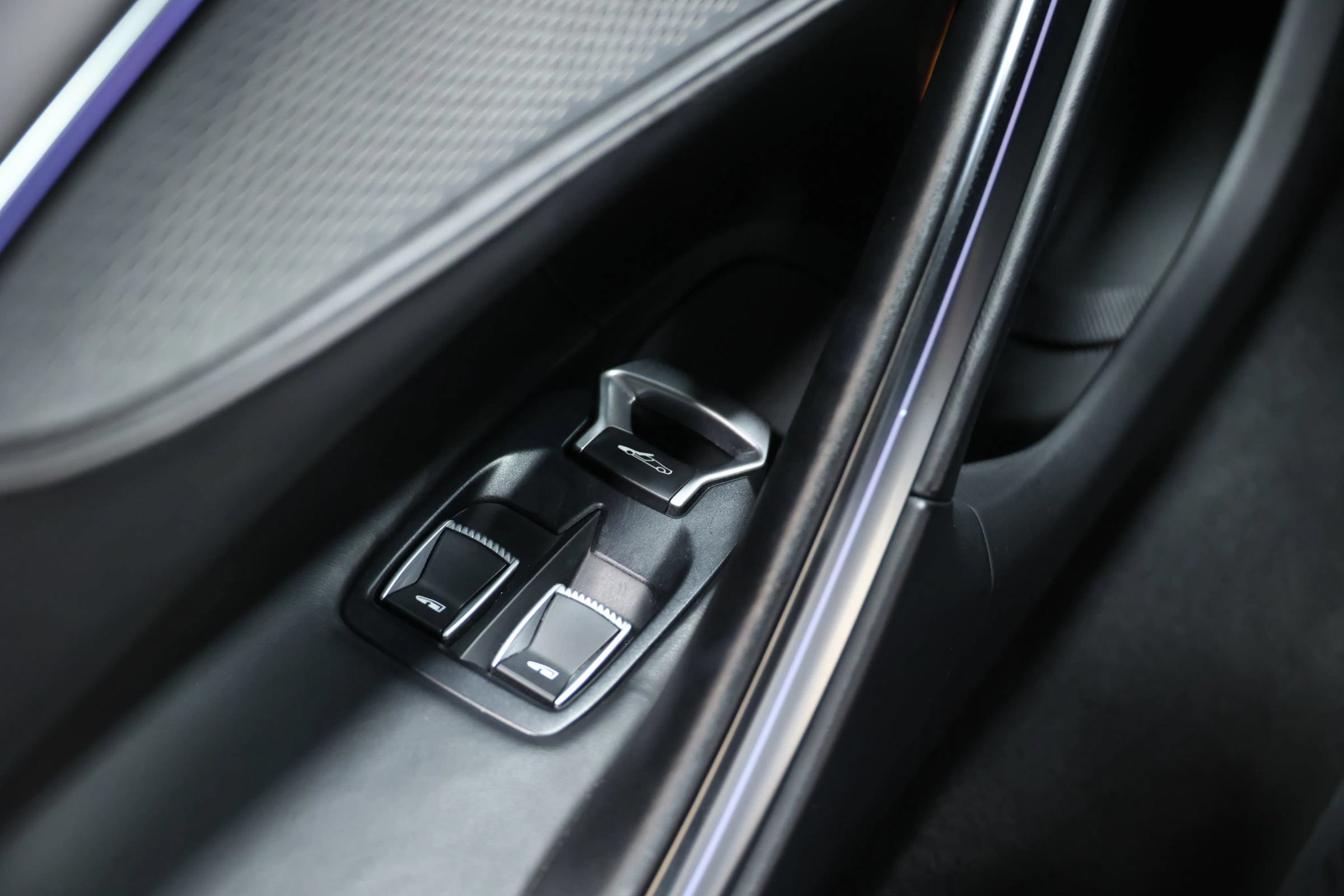 Used 2023 McLaren Artura RWD image 78