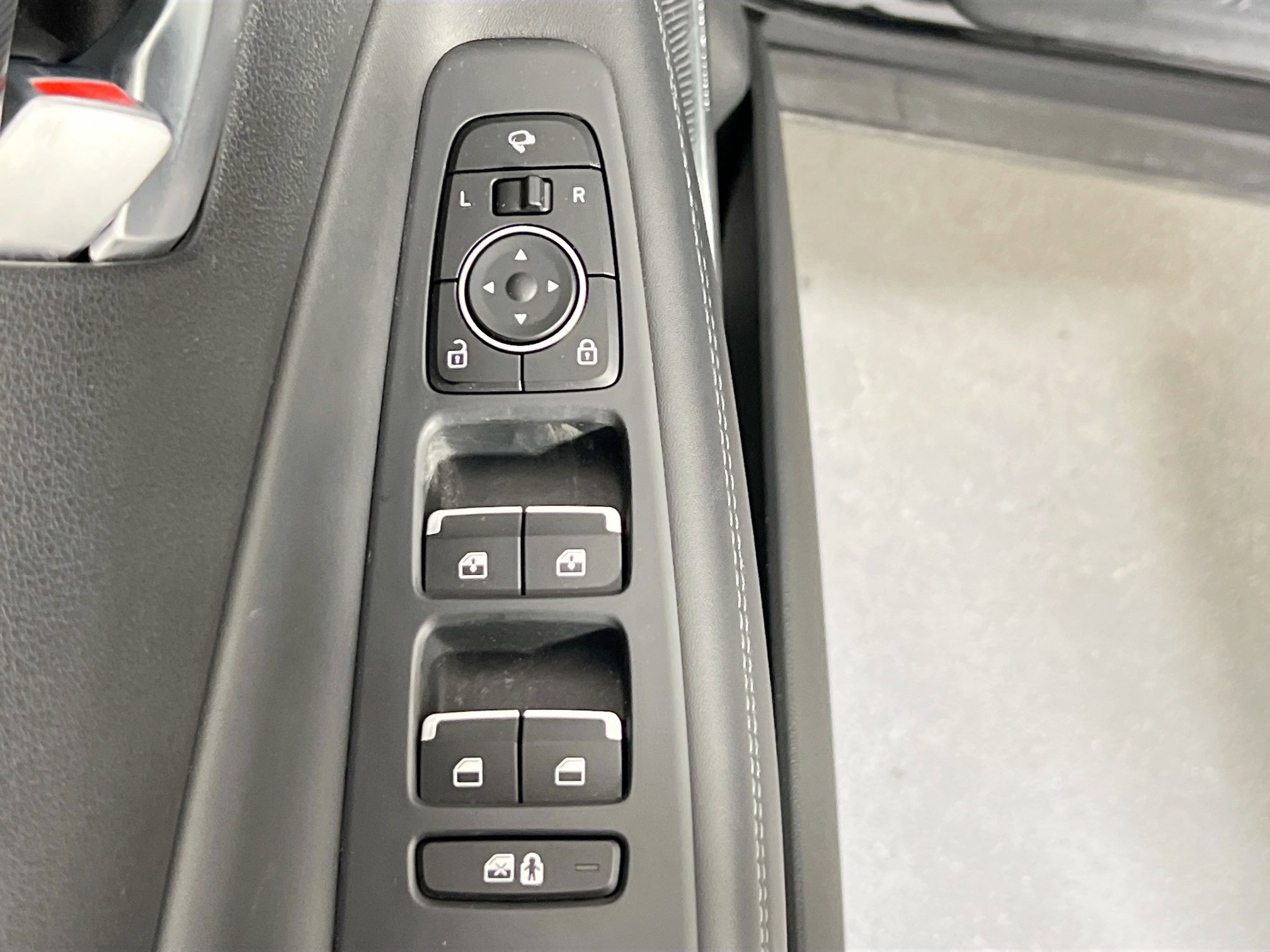 Used 2022 Hyundai Santa Fe Limited w/ Cargo Package image 18