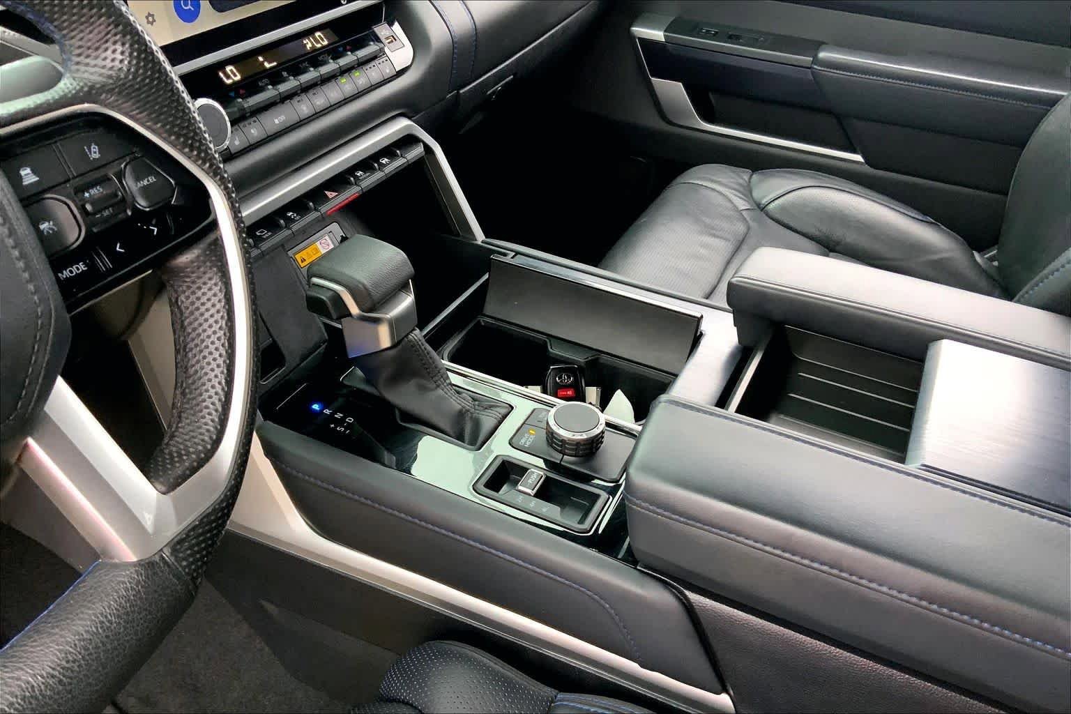 Used 2024 Toyota Tundra Platinum AWD/4WD image 17