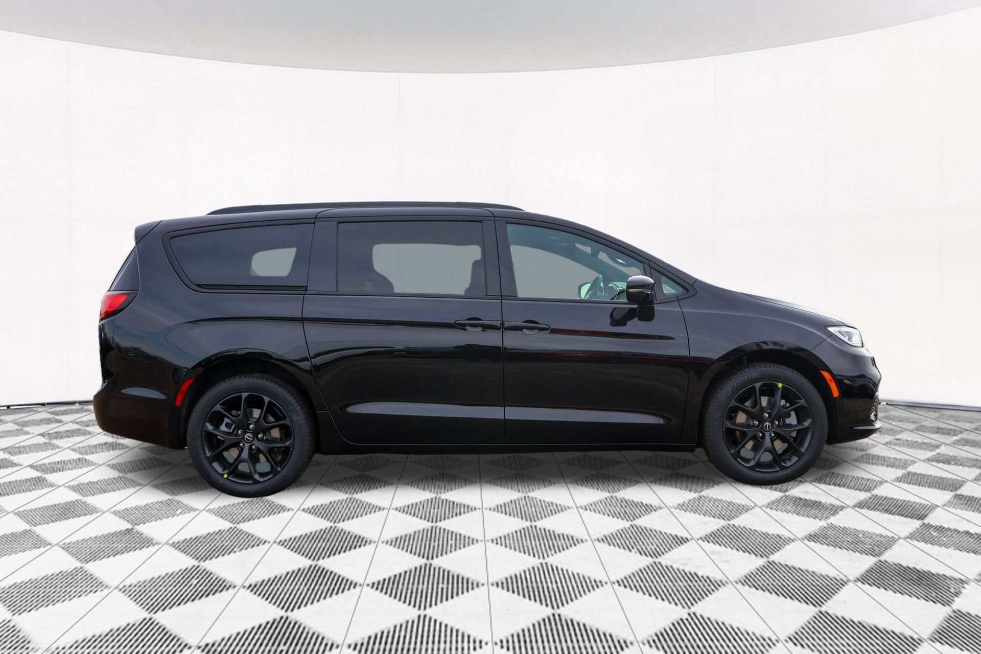 New 2026 Chrysler Pacifica Limited w/ S Appearance Package AWD/4WD image 11