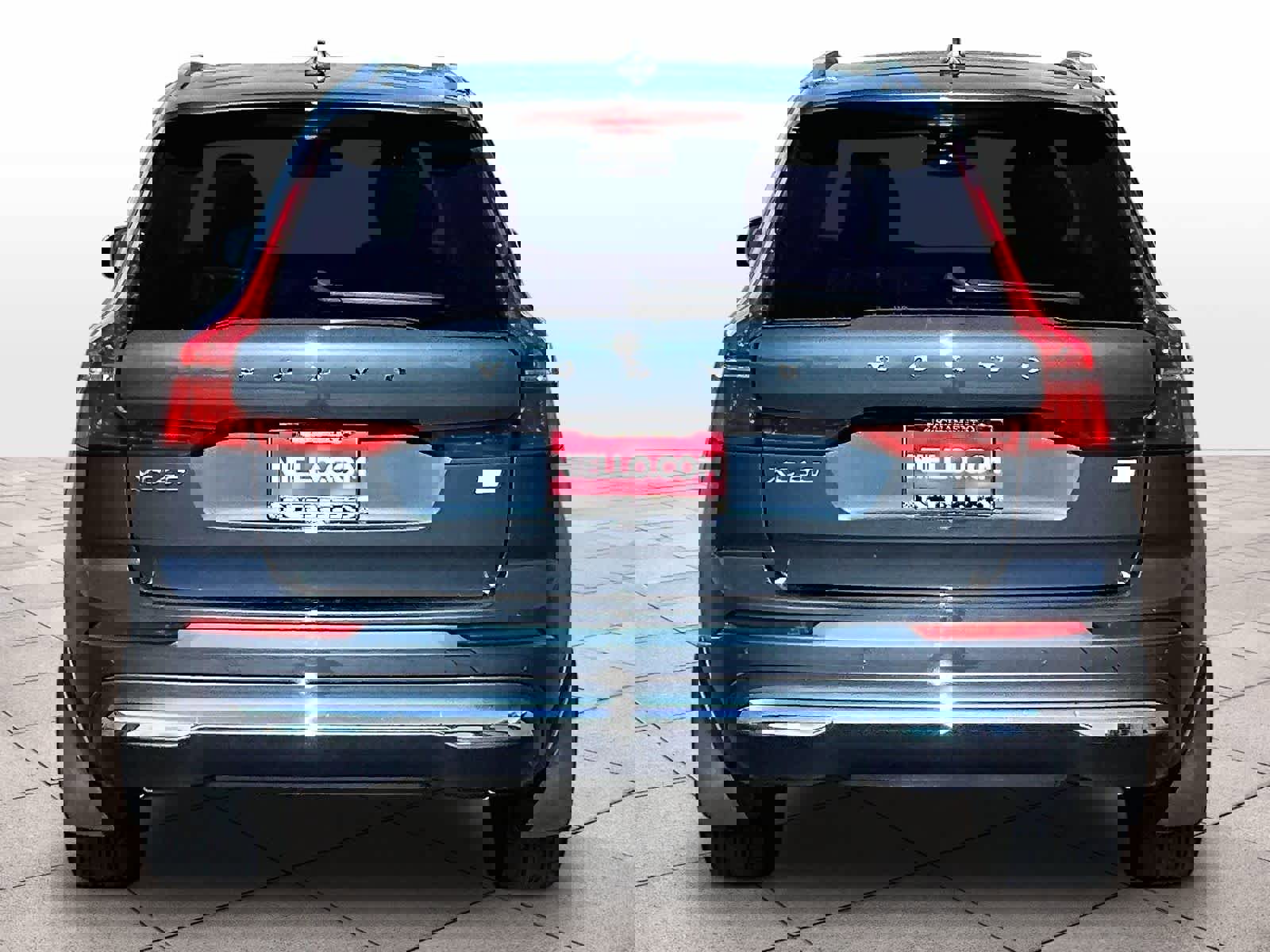 Used 2023 Volvo XC60 T8 Plus w/ Climate Package image 7