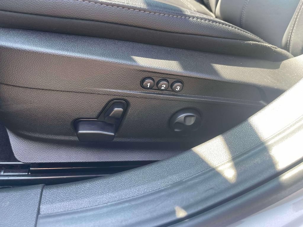 Used 2025 Alfa Romeo Giulia AWD image 18