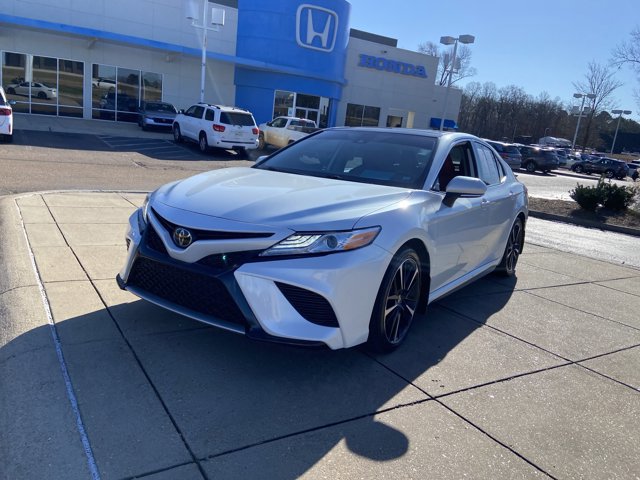 Used 2020 Toyota Camry XSE image 4