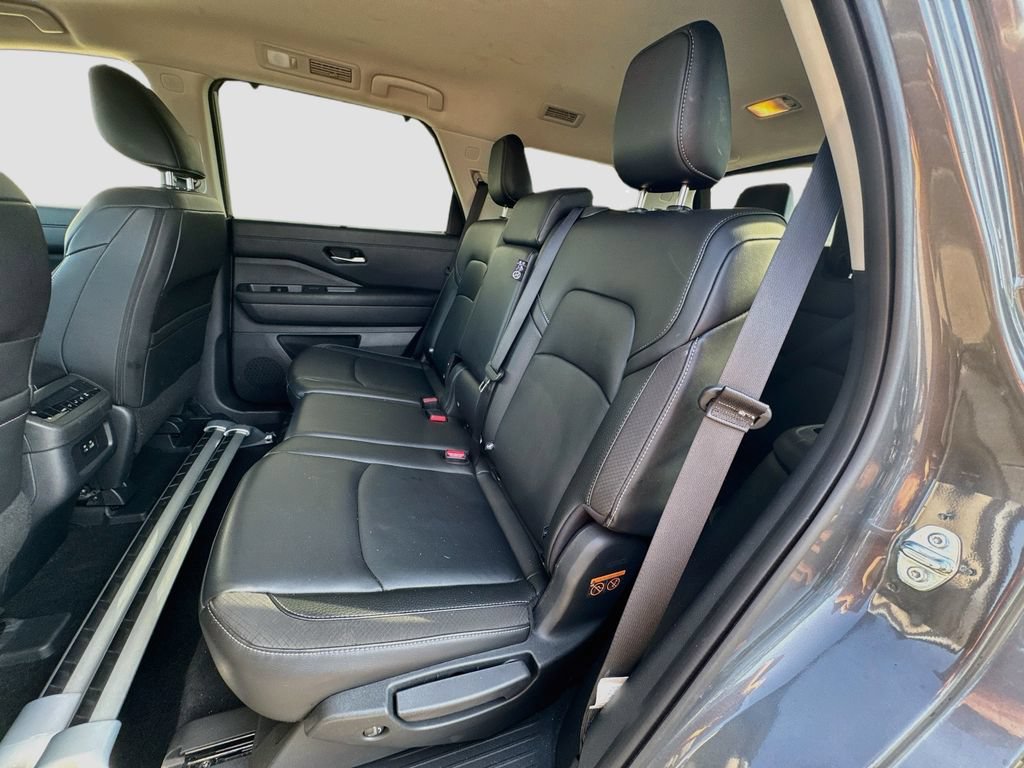 Used 2025 Nissan Pathfinder SL AWD/4WD image 26