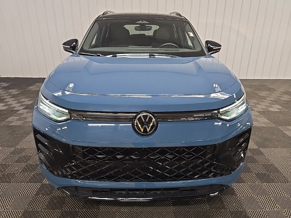 Used 2025 Volkswagen Tiguan SE R-Line AWD/4WD image 8