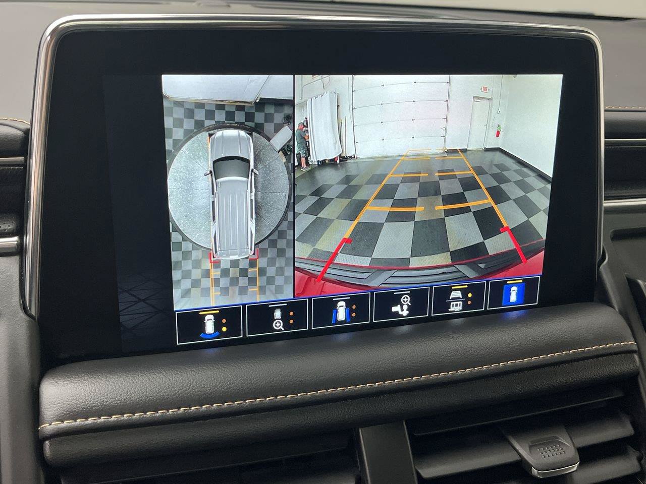 Certified 2022 GMC Yukon AT4 w/ Technology Package AWD/4WD image 6