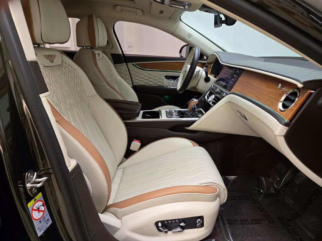 Used 2023 Bentley Flying Spur Plug-In Hybrid image 2