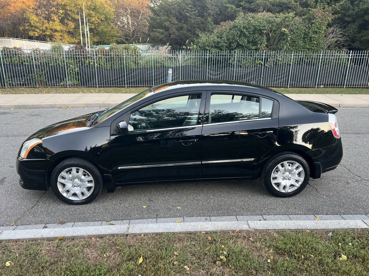 Used 2012 Nissan Sentra 2.0 S image 2