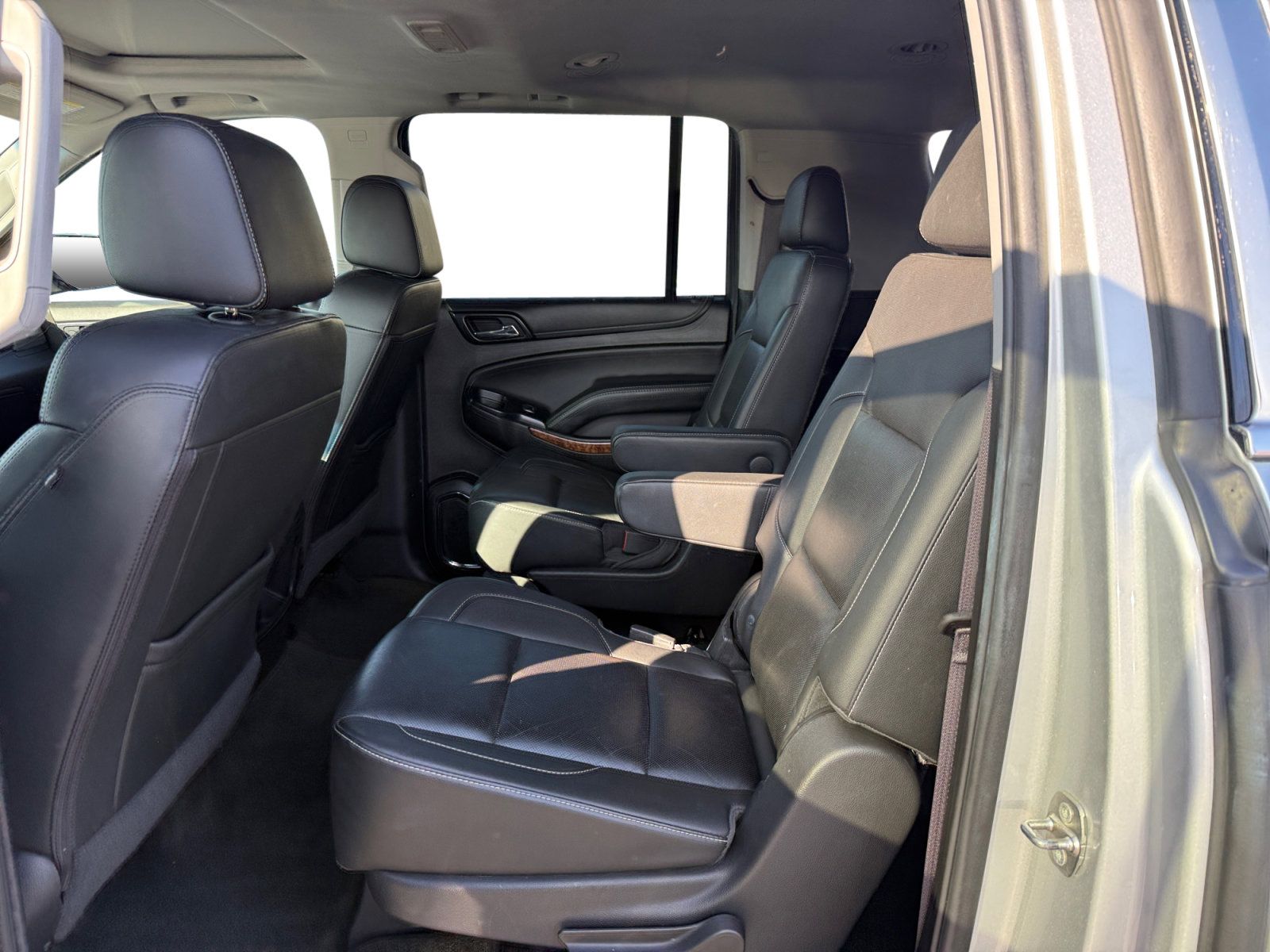 Used 2017 Chevrolet Suburban Premier image 16