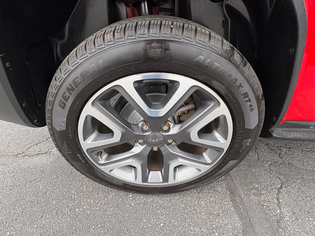 Used 2017 Jeep Renegade Latitude w/ Cold Weather Group image 19