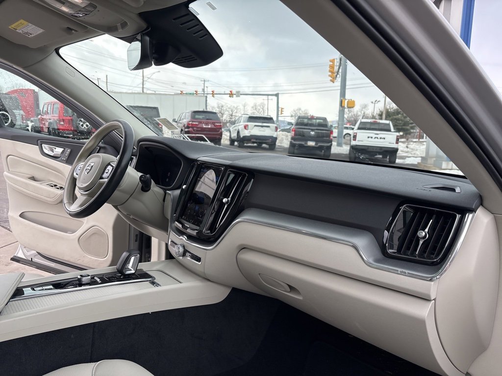 Certified 2023 Volvo XC60 B5 Core image 34