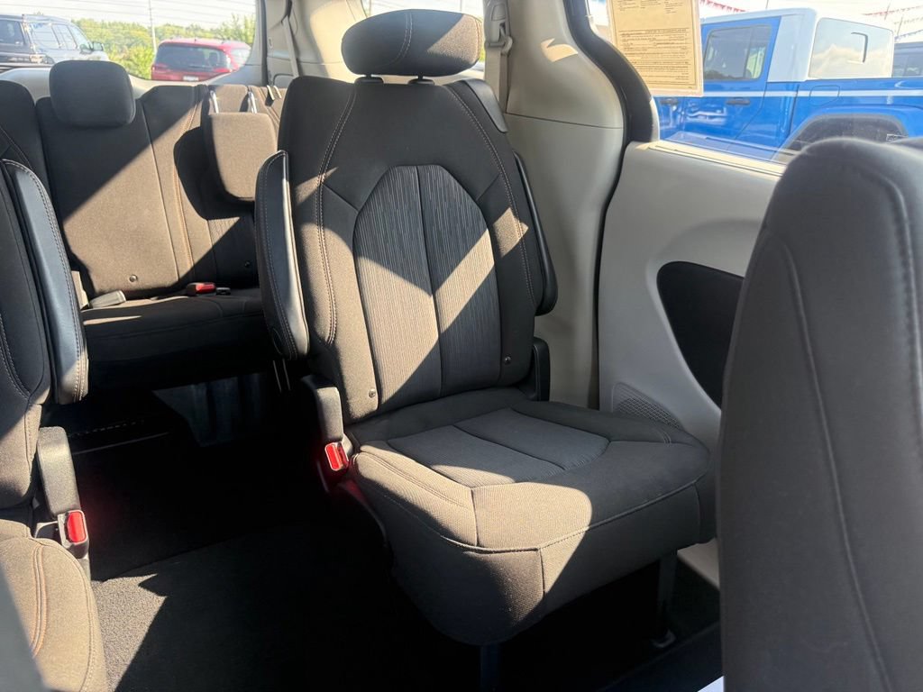 Used 2020 Chrysler Pacifica Touring w/ Advanced Safetytec Group FWD image 58