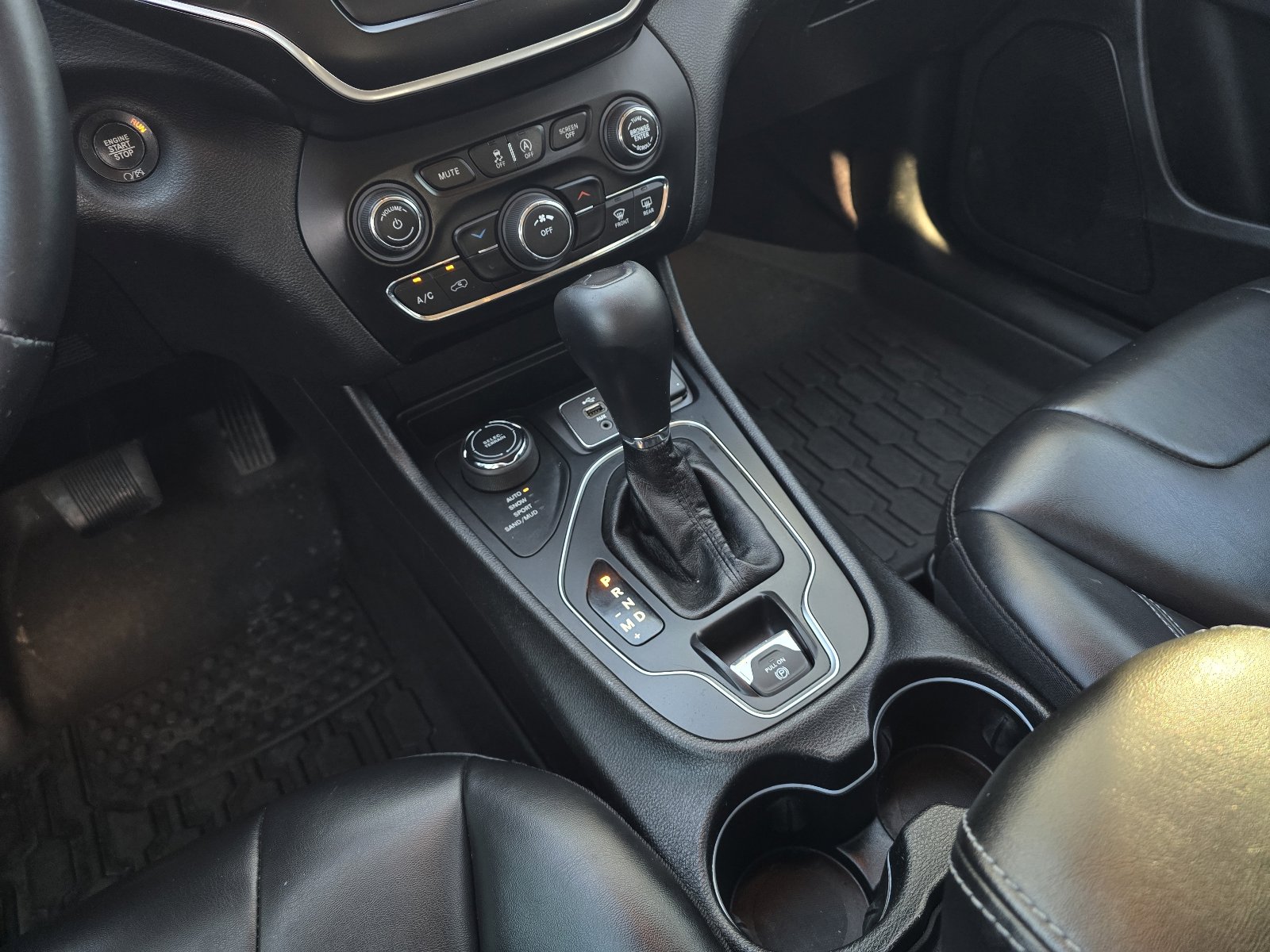 Used 2019 Jeep Cherokee Latitude Plus image 17