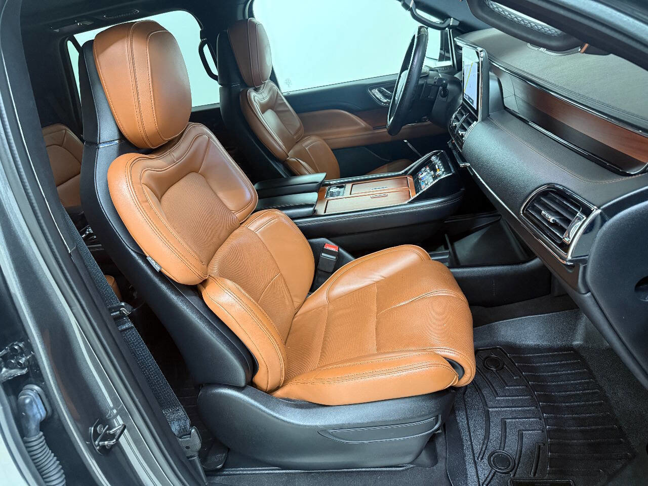 Used 2018 Lincoln Navigator Reserve w/ Technology Package image 34
