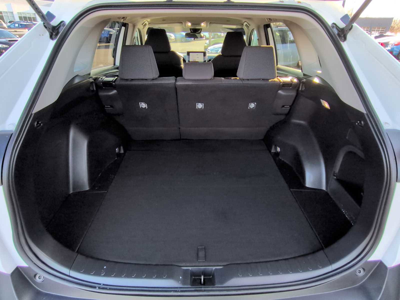 Used 2024 Toyota RAV4 LE image 33
