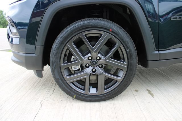 New 2026 Jeep Compass Limited w/ Sun, Sound & Navigation Group AWD/4WD image 27