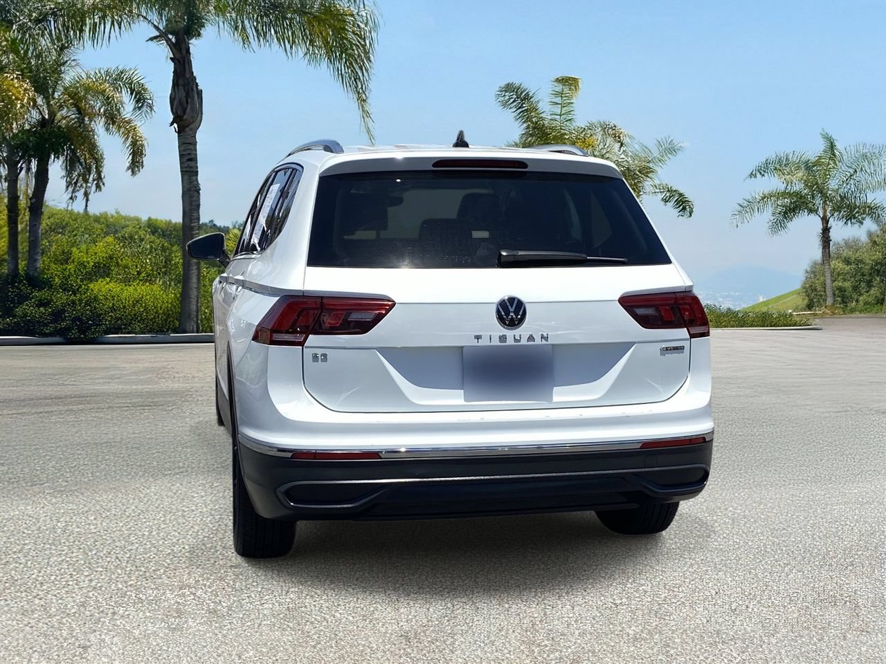 Used 2024 Volkswagen Tiguan SE AWD/4WD image 4