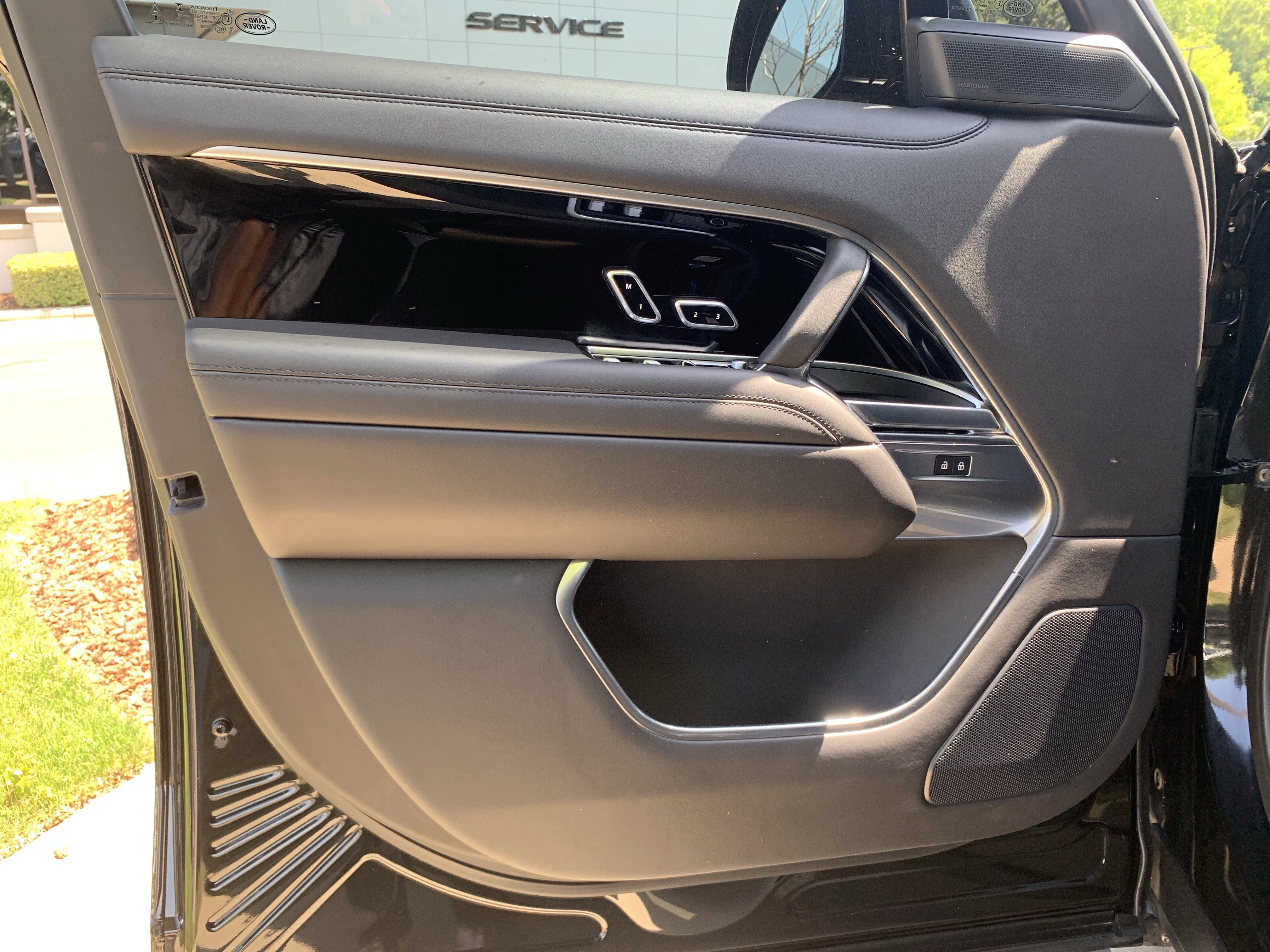 Used 2025 Land Rover Range Rover SE AWD/4WD image 14