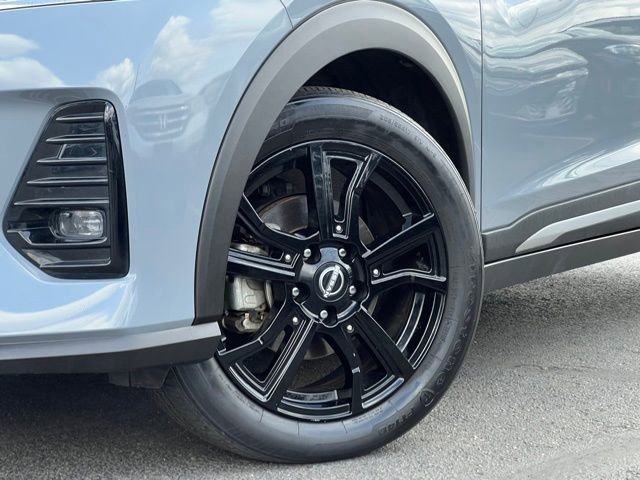 Used 2022 Nissan Kicks SR image 2