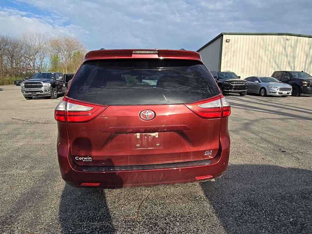 Used 2017 Toyota Sienna XLE image 6