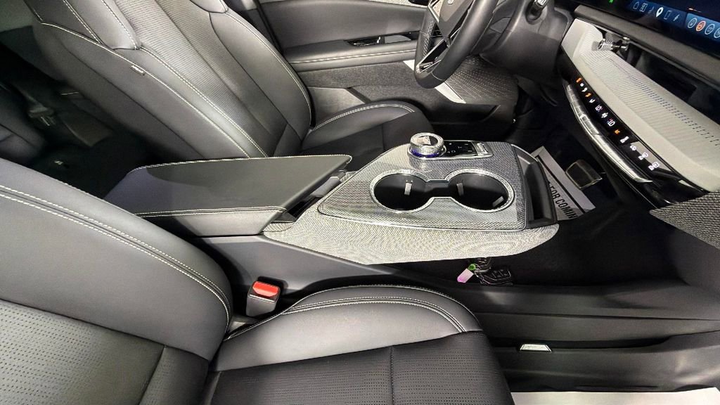Certified 2025 Cadillac Optiq Luxury 2 w/ LPO, Floor Liner Package AWD/4WD image 39