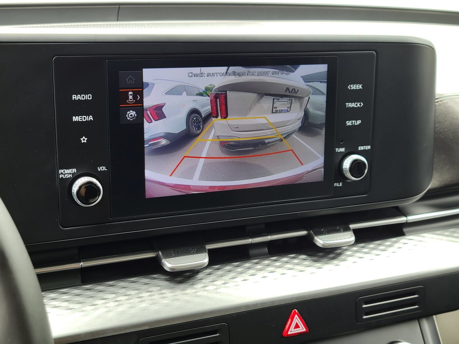 Certified 2023 Kia Carnival LX FWD image 21