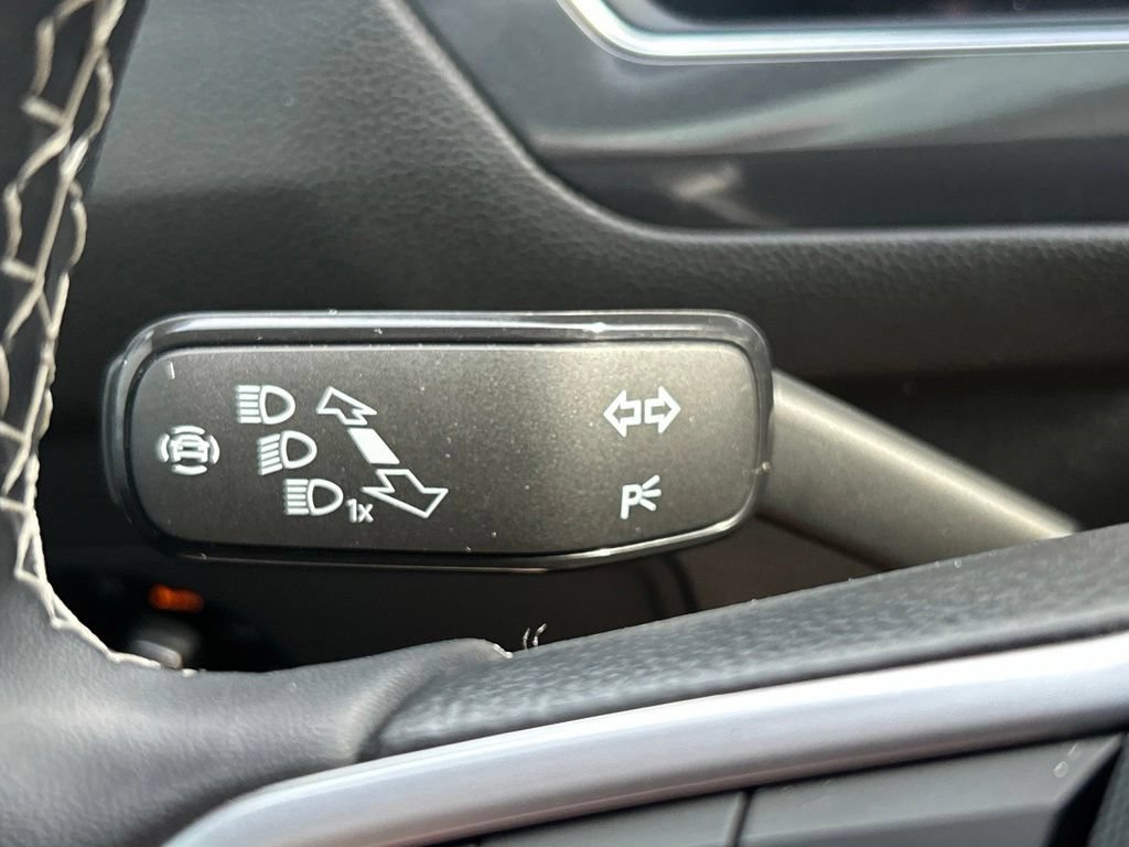 Certified 2023 Volkswagen Tiguan SE R-Line FWD image 29