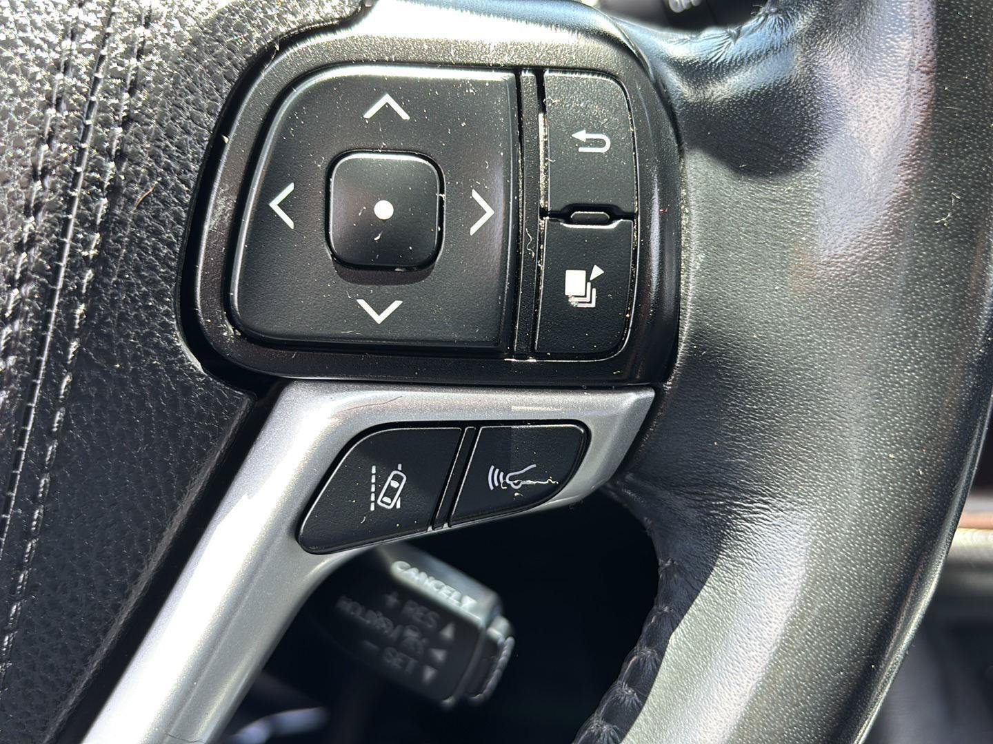 Used 2019 Toyota Highlander XLE AWD/4WD image 33