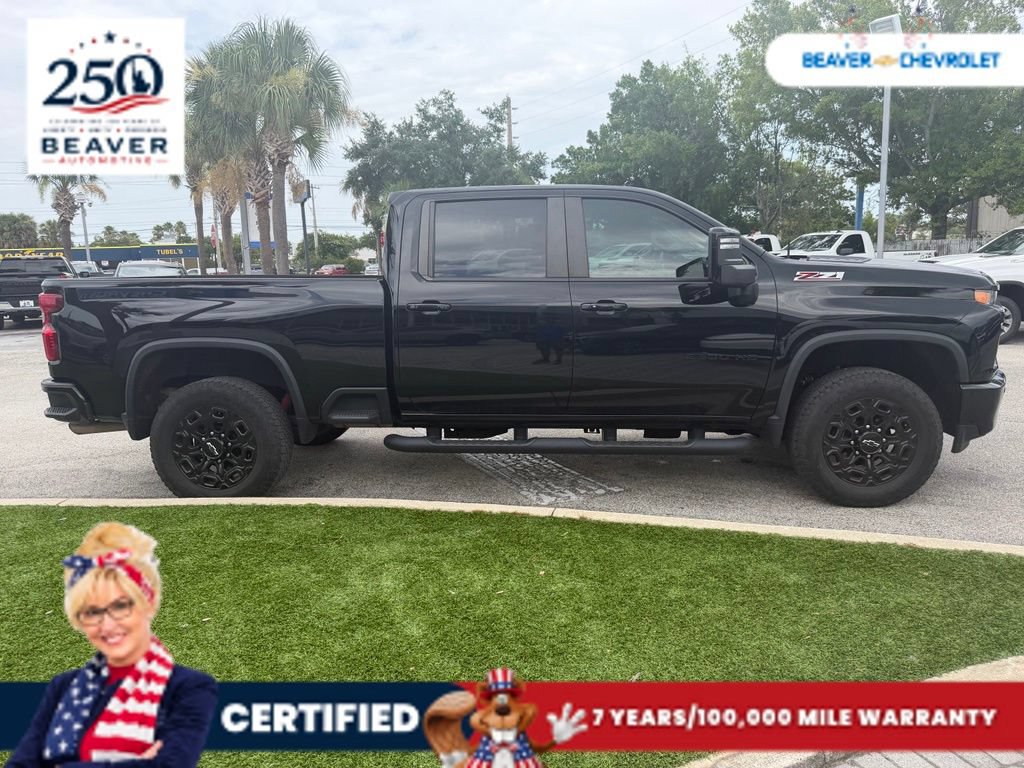 Used 2023 Chevrolet Silverado 2500 LT w/ Midnight Edition AWD/4WD image 3