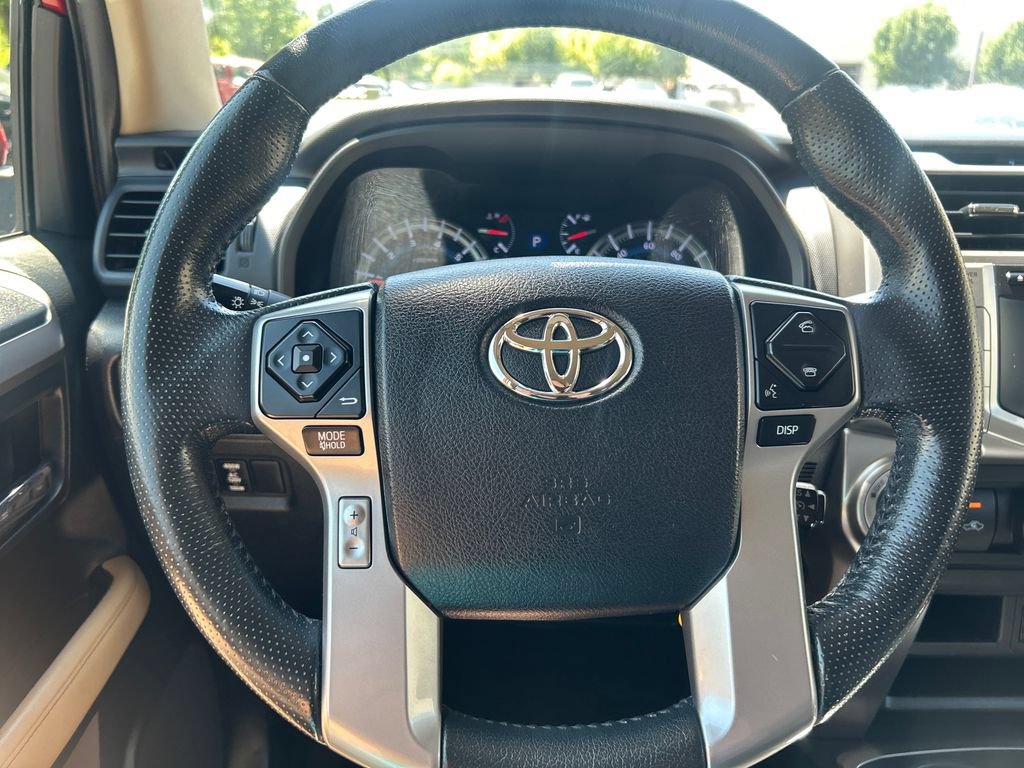 Used 2016 Toyota 4Runner SR5 AWD/4WD image 17