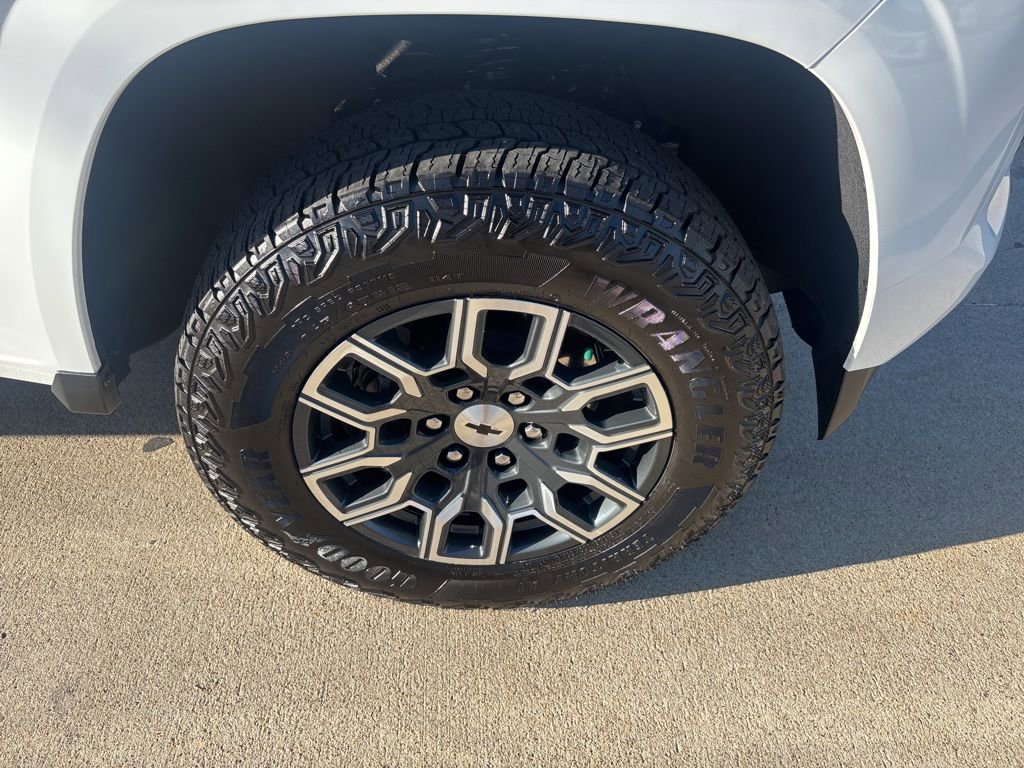 Used 2025 Chevrolet Colorado Z71 w/ Technology Package image 5