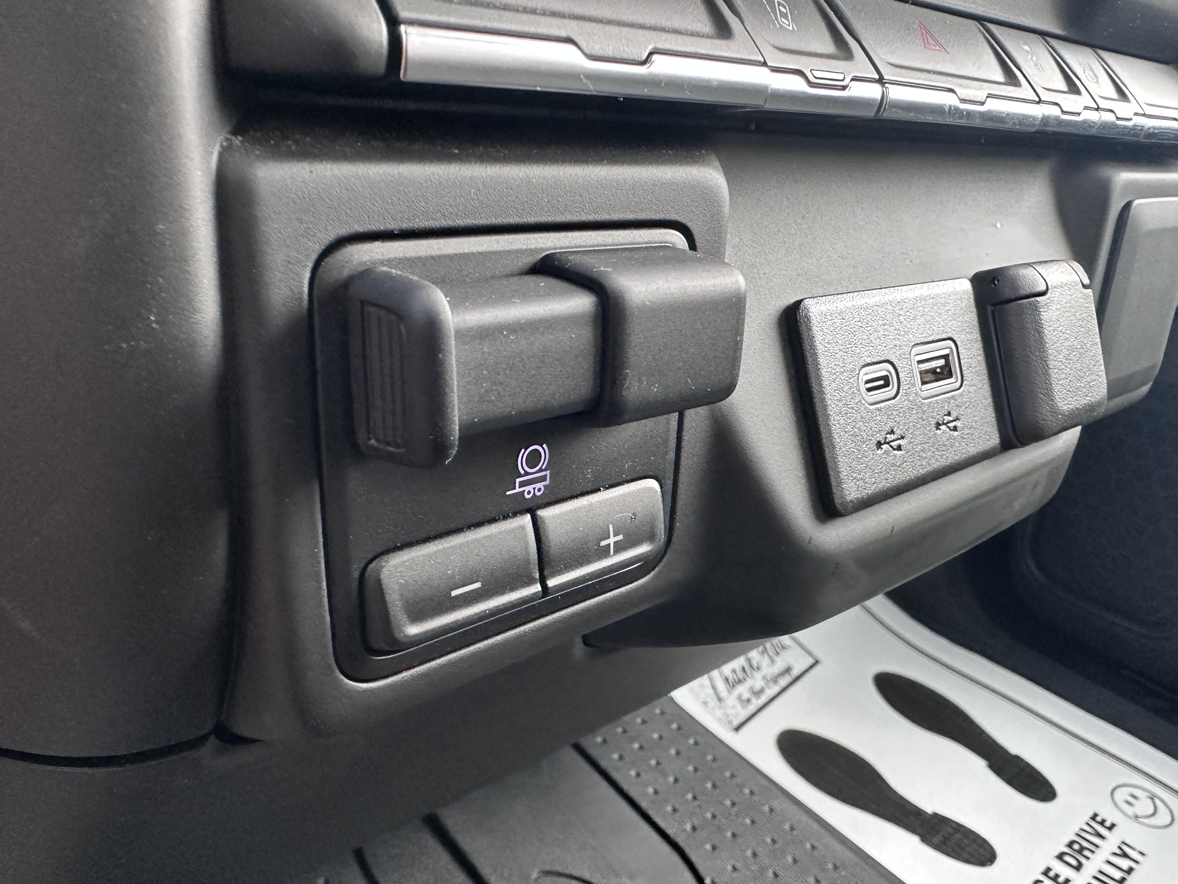 Used 2025 Chevrolet Silverado 2500 Custom image 21