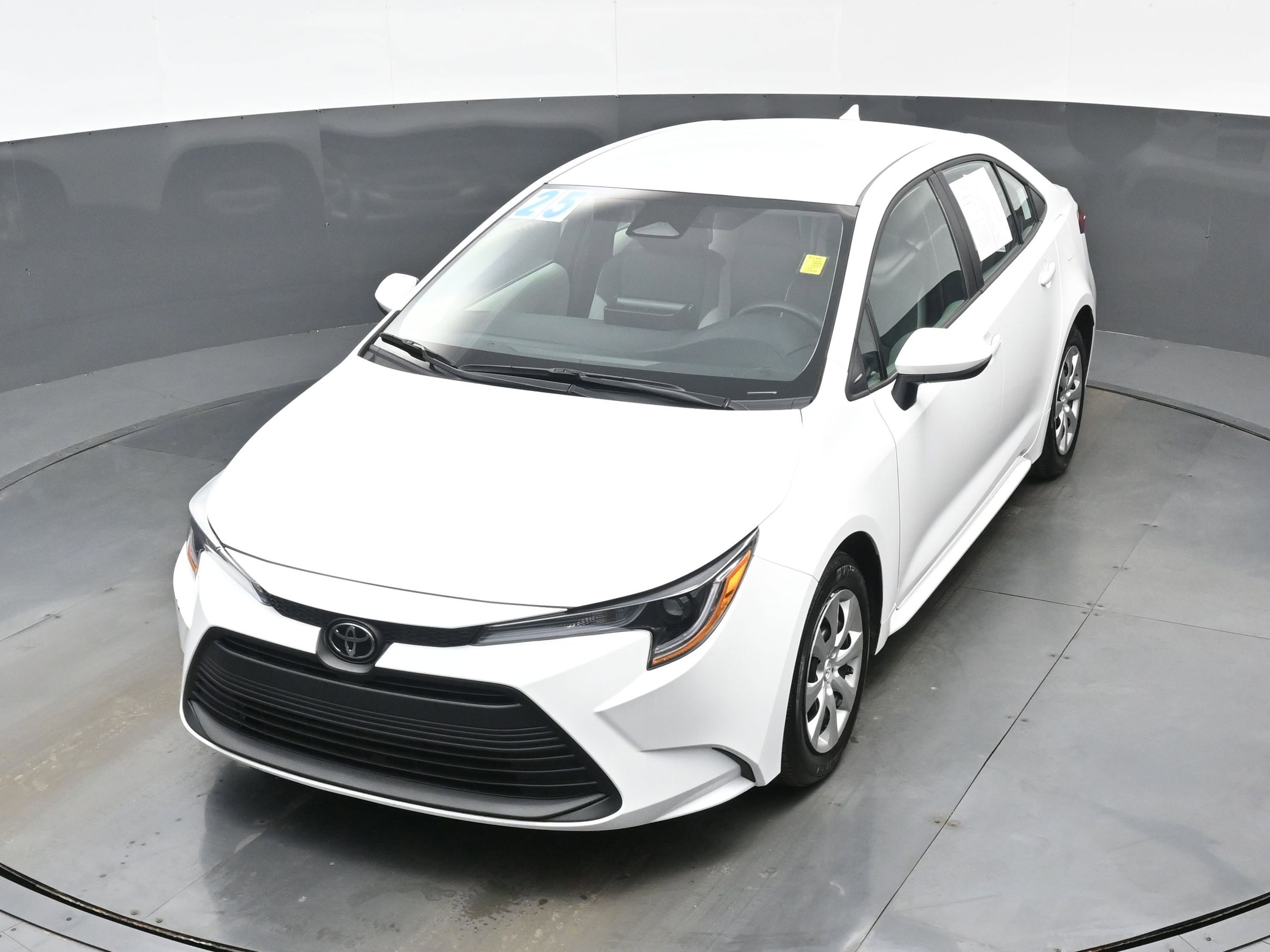 Used 2025 Toyota Corolla LE image 31