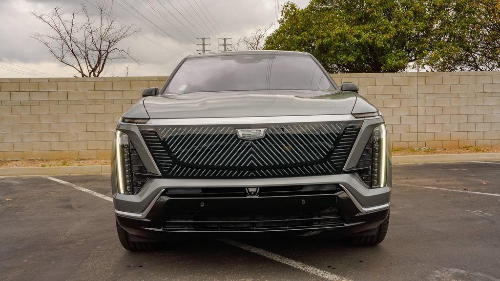 New 2027 Cadillac Vistiq Luxury w/ LPO, Floor Liner Package AWD/4WD image 4